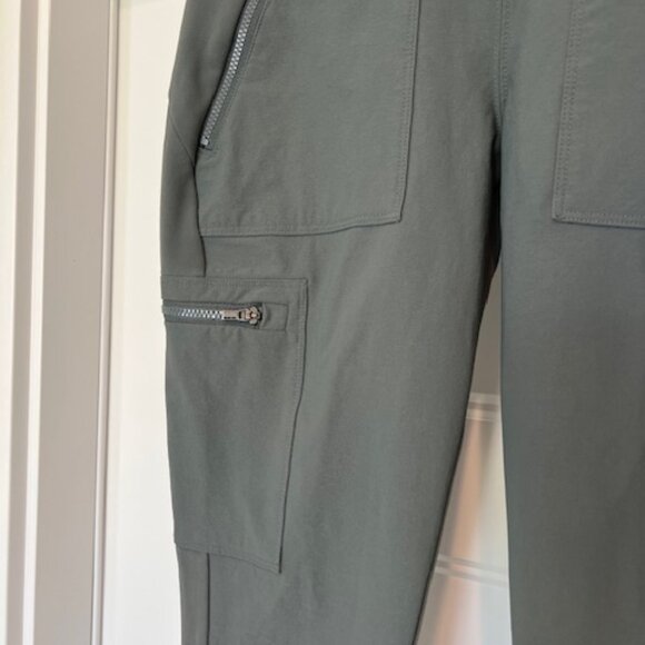 Athleta Headlands Hybrid Cargo II Tight – Mountain Olive (Gray-Green), Size 4 - Picture 4 of 10